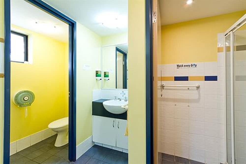 Arrival Lodge Hostel Accommodation Голд-Кост Экстерьер фото