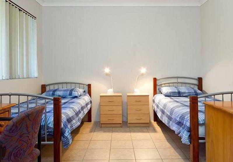 Arrival Lodge Hostel Accommodation Голд-Кост Экстерьер фото